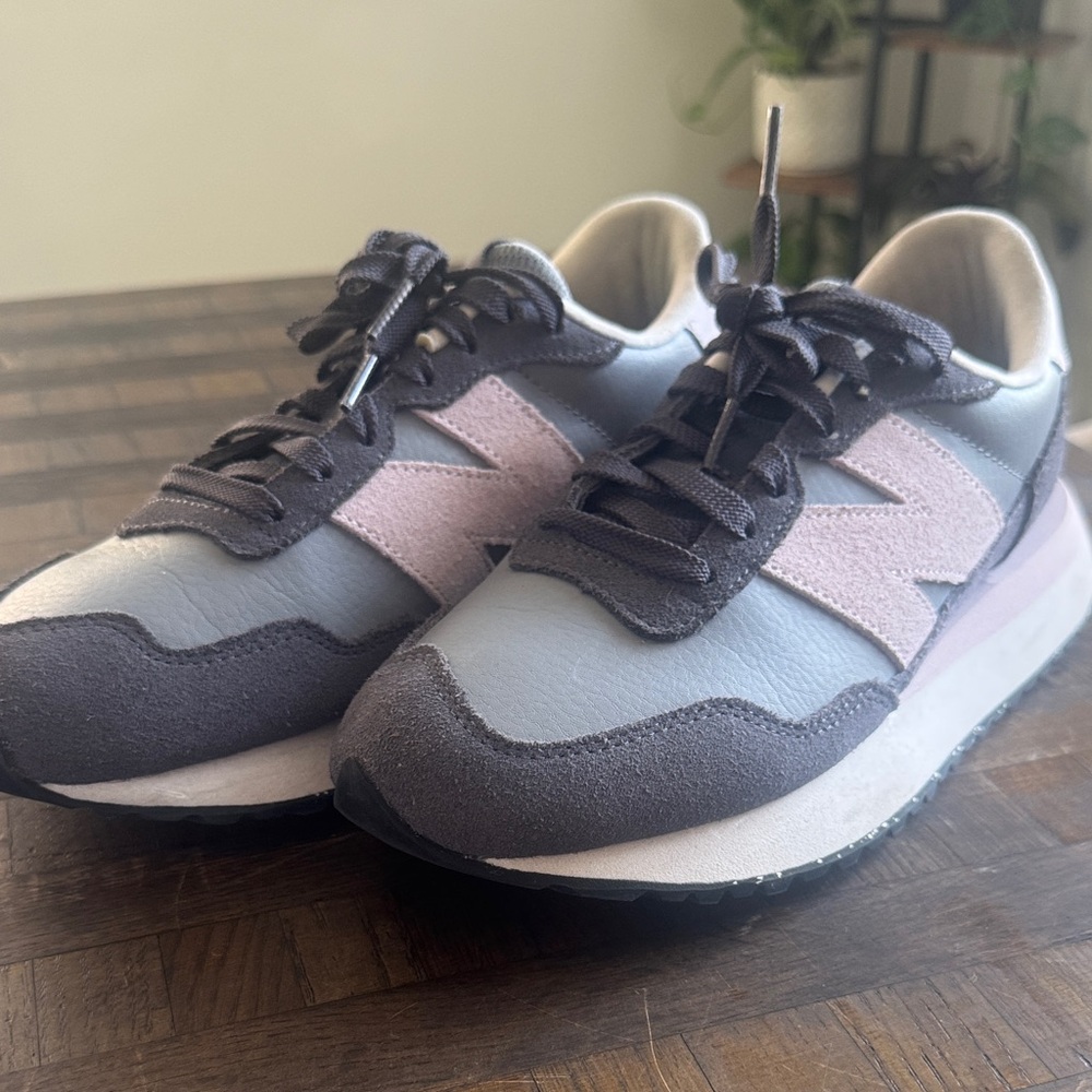 New Balance Women's Sneakers - Gray and Pink size 8.5